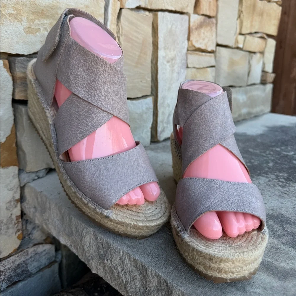 Eileen Fisher Tan Espadrille Wedge Sandals leather upper‎ & jute wrapped Sz-8. S
